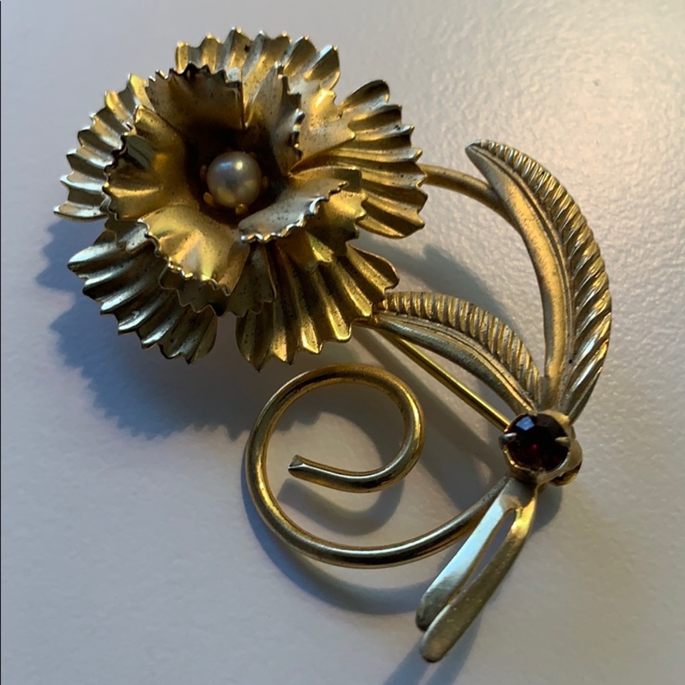 Flower pin
